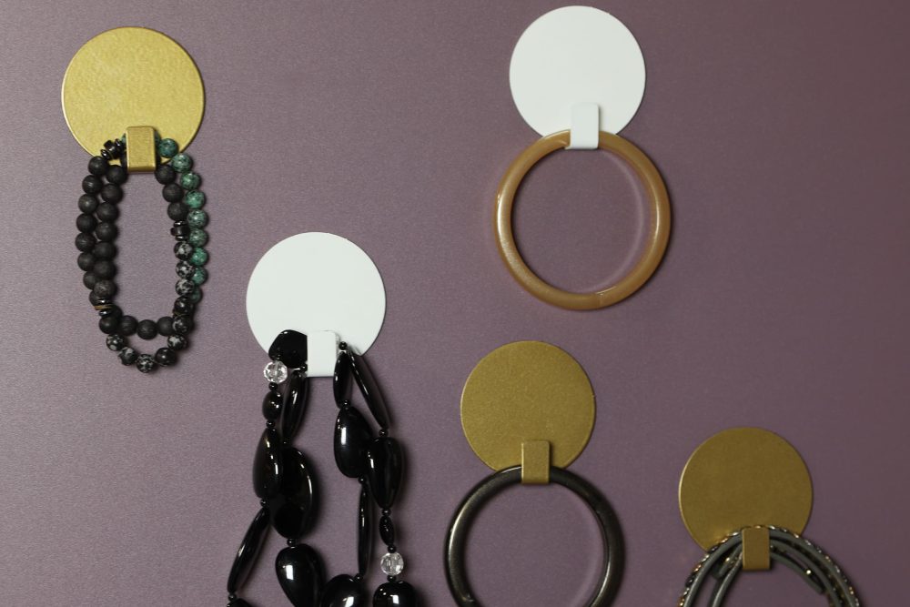 Magnetische haak rond medium