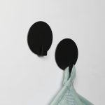 Magnetische haak rond zwart medium (2)