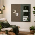 magneetbord en viltpaneel combinatie olijfgroen en bruingrijs in woonkamer