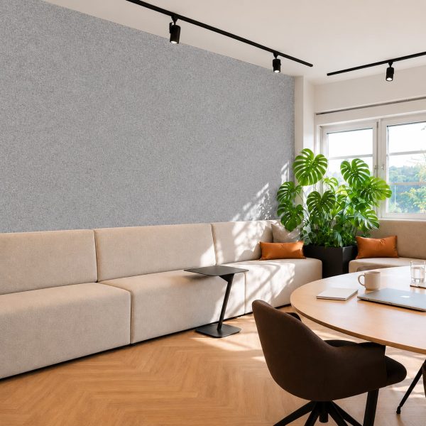vilten_wand_woonkamer_lichtgrijs